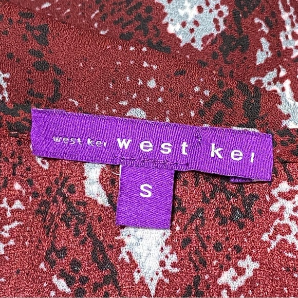 West Kei Snake Print Burgundy Tie Front Blouse NWOT Small - Picture 8 of 11